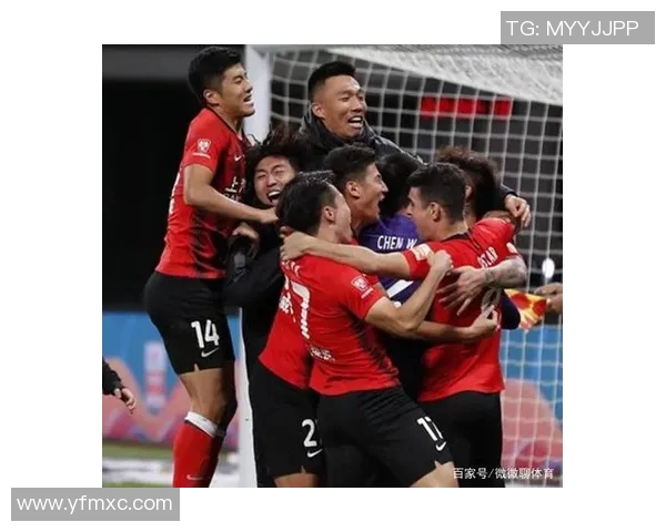 上港与苏宁激战正酣值班人员全力以赴守护赛事安全 上港与苏宁激战正酣值班人员全力以赴守护赛事安全