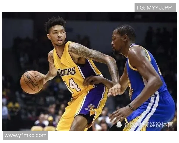 湖人队与鹈鹕队激战正酣NBA赛场精彩对决引发球迷热议